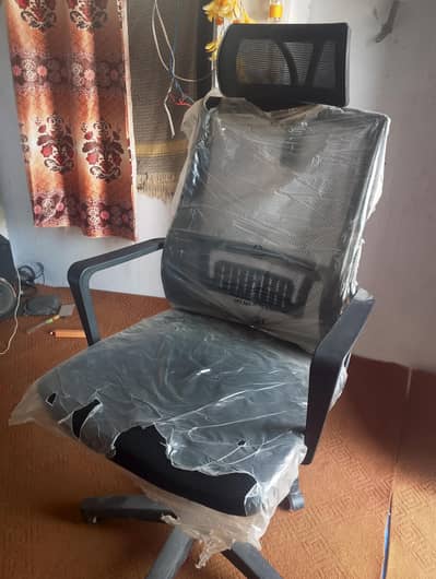 Office Chair with Arms & Back Support – Black Executive Chair