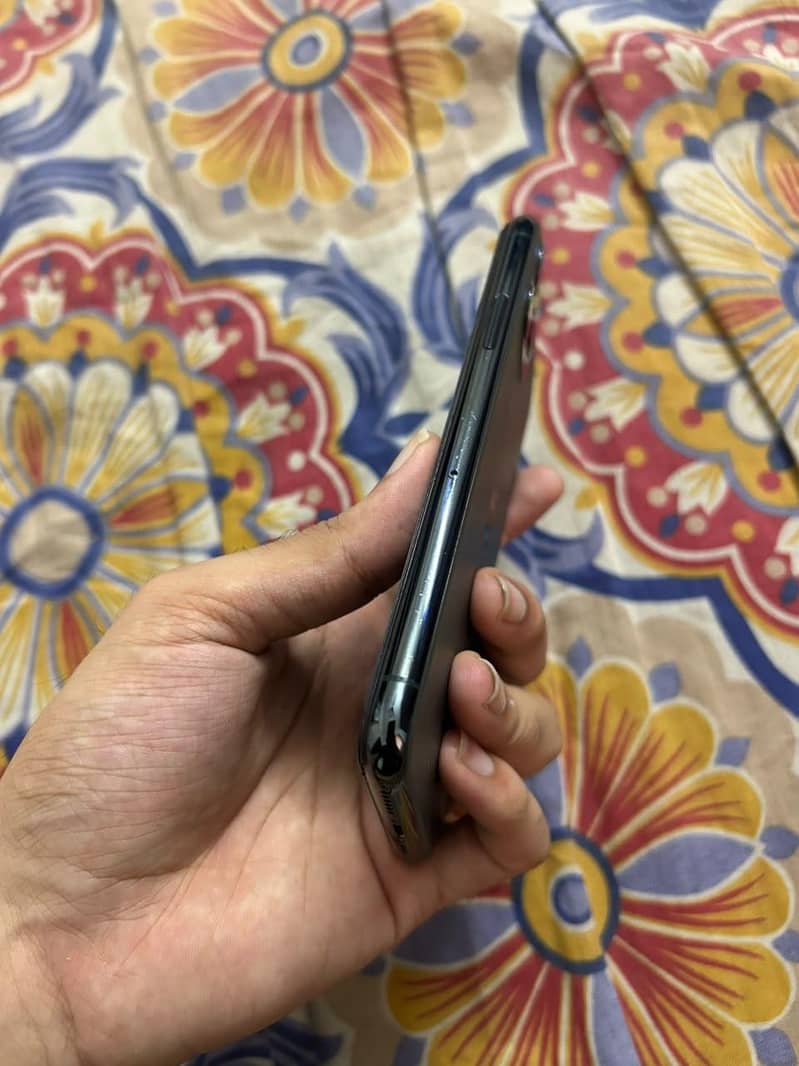 Apple iPhone 11 Pro 1