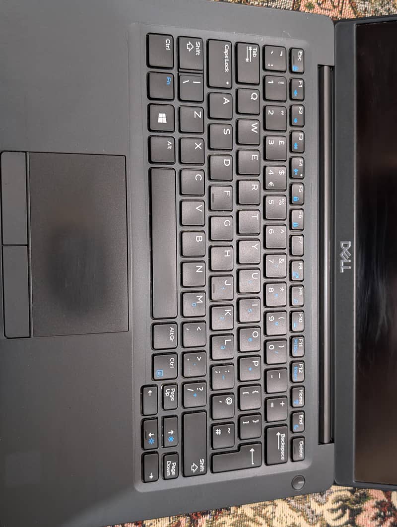 Dell 7390 1
