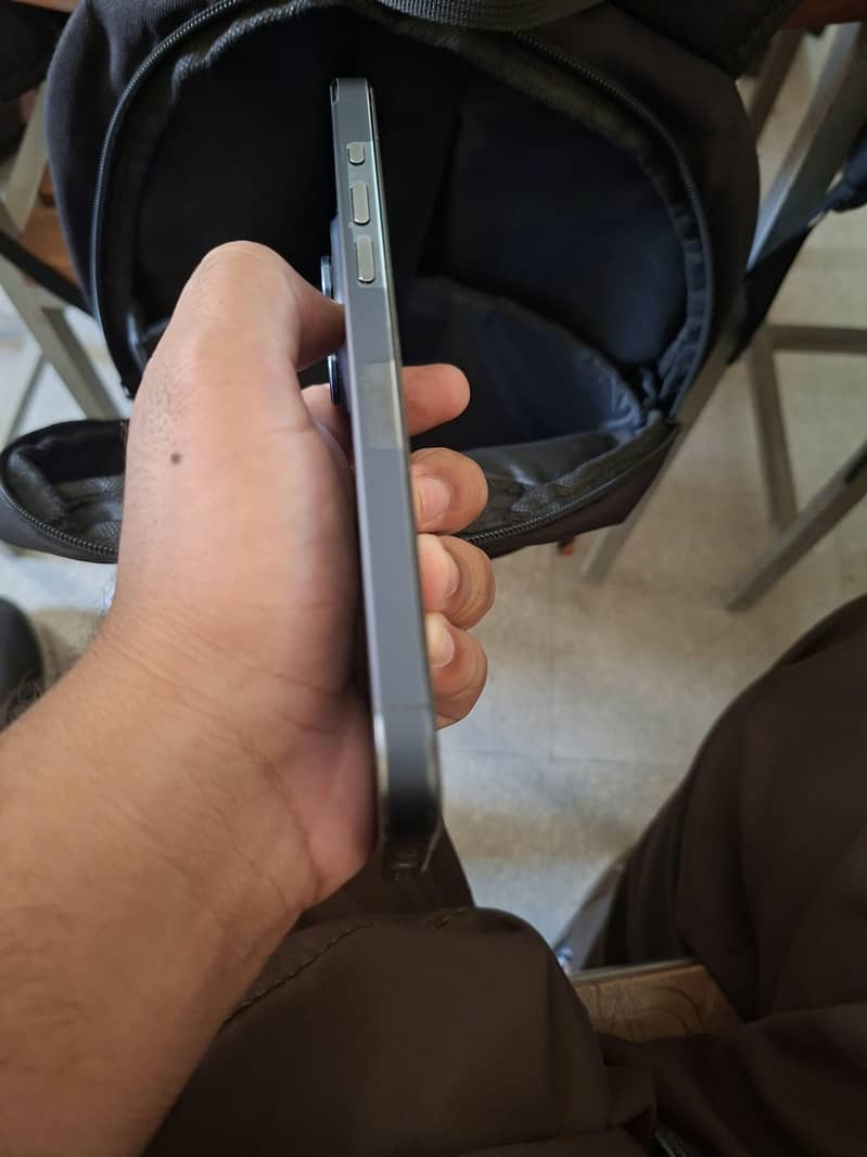 Apple iPhone 15 Pro Max 2