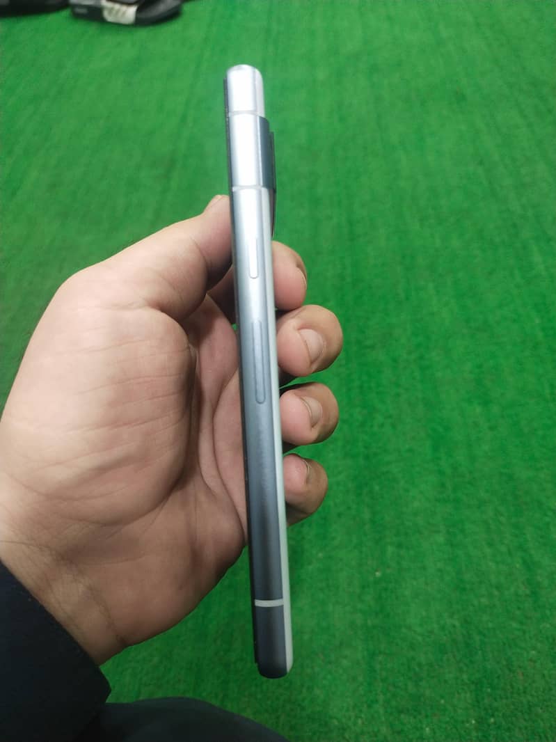 Google Pixel 7a 5