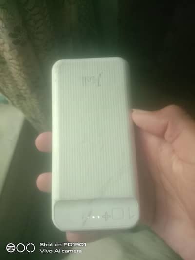 10,000 mAh power bank all ok ha bs scratchess ha upr