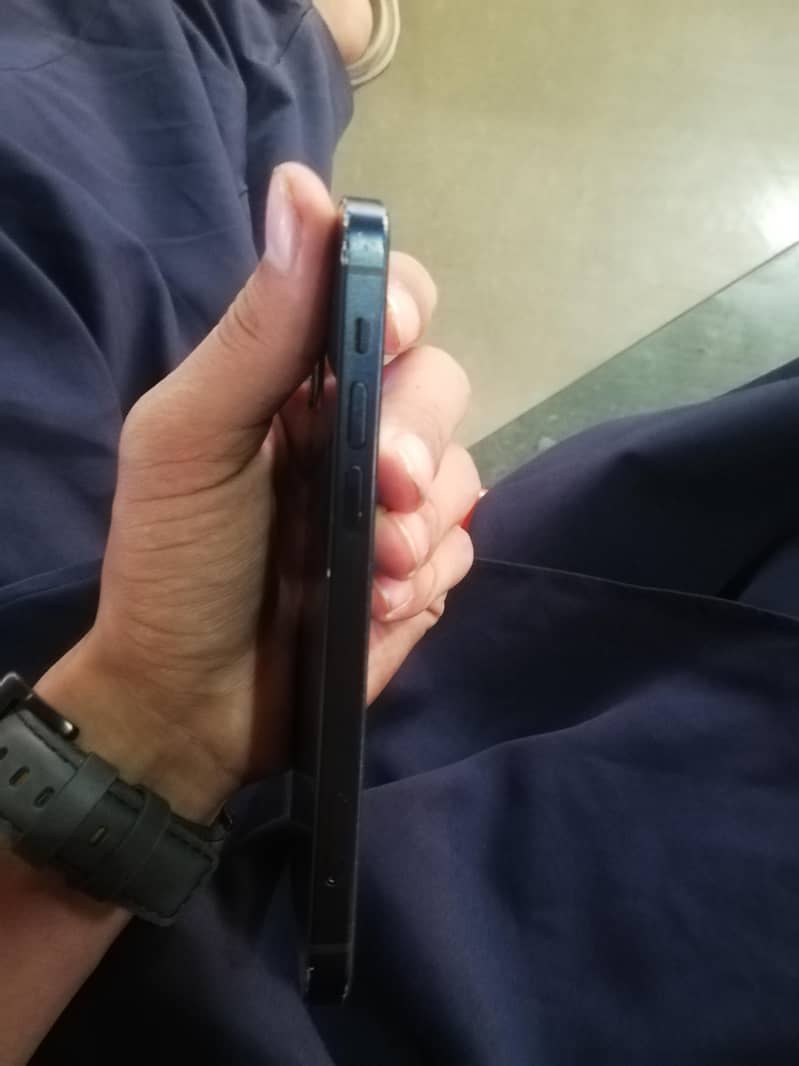 Apple iPhone 12 1