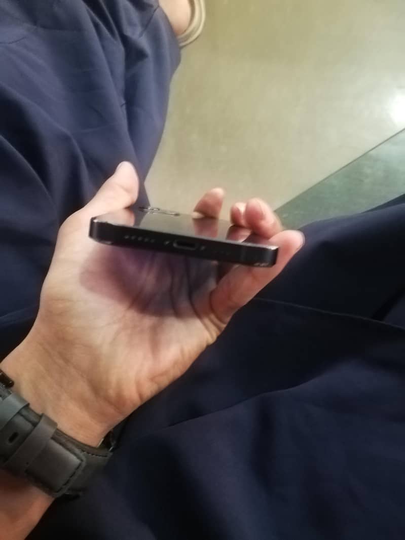 Apple iPhone 12 2