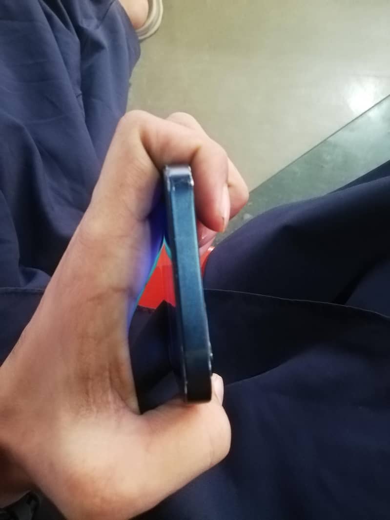 Apple iPhone 12 4