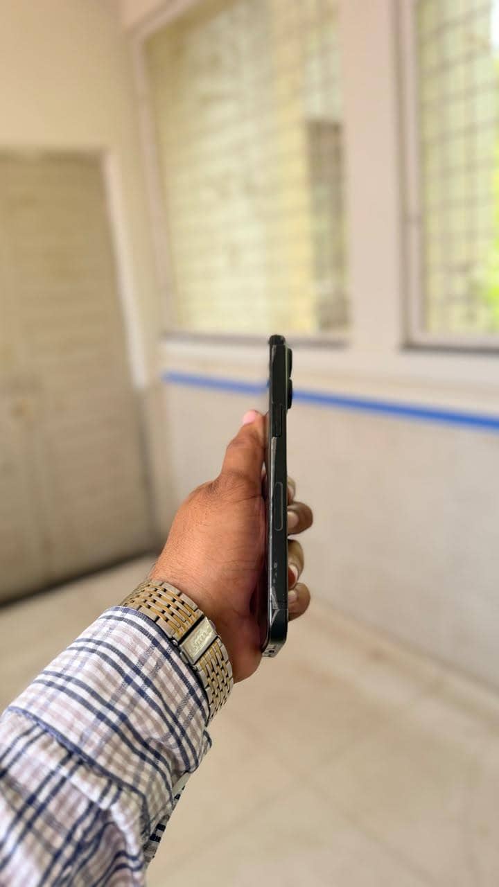 Apple iPhone 15 Pro Max 0