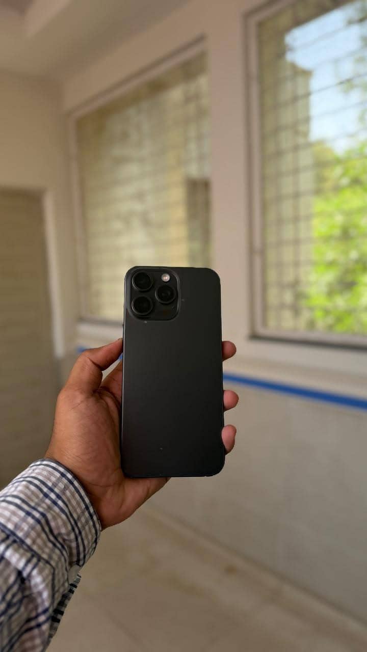 Apple iPhone 15 Pro Max 2