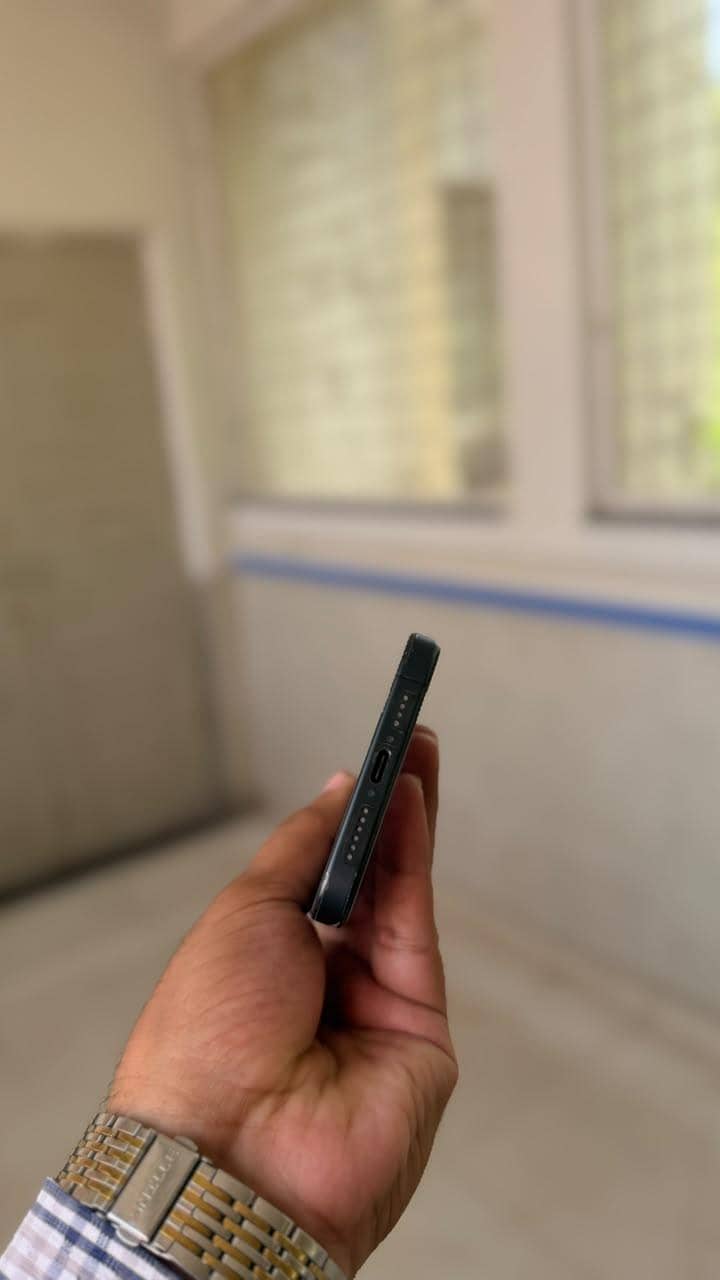 Apple iPhone 15 Pro Max 4