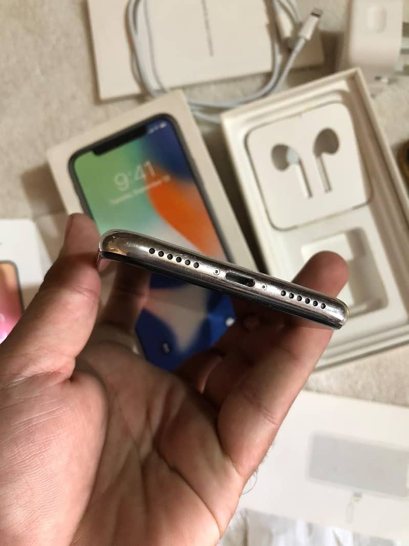 Apple iPhone X 3