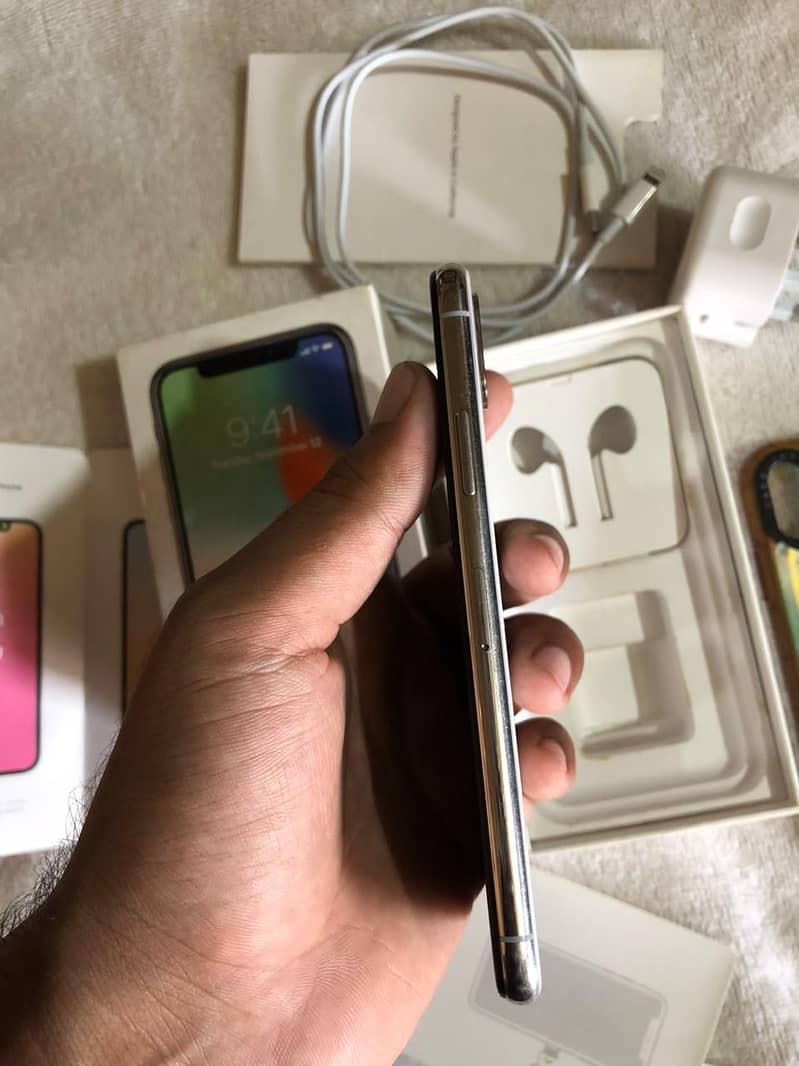 Apple iPhone X 5