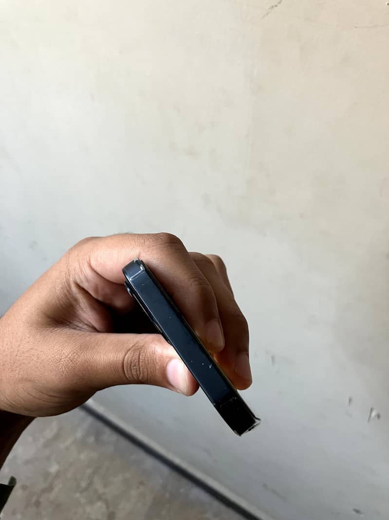 Apple iPhone 13 4