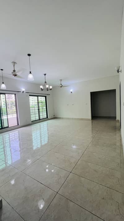 10 MARLA 3 BED FLAT FOR RENT | NEAR TO PARK&MARKET | ASKARI 11 SEC B LAHORE. . .