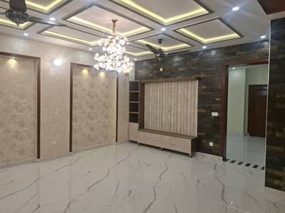 7 Marla Brand New Luxurious 1st Entry Upper Portion For Rent In Lake City M7-A