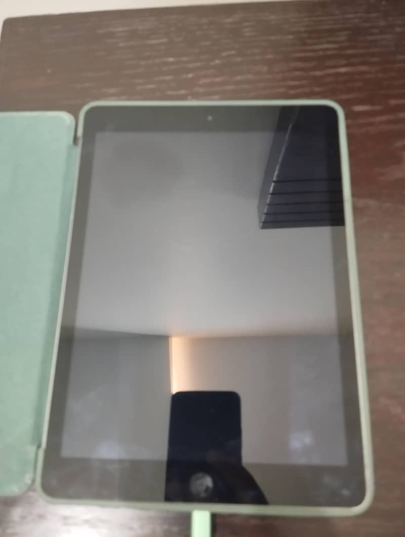 iPad Air . . . 0