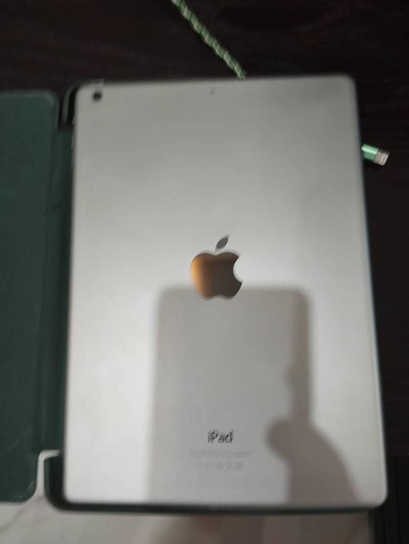 iPad Air . . . 1