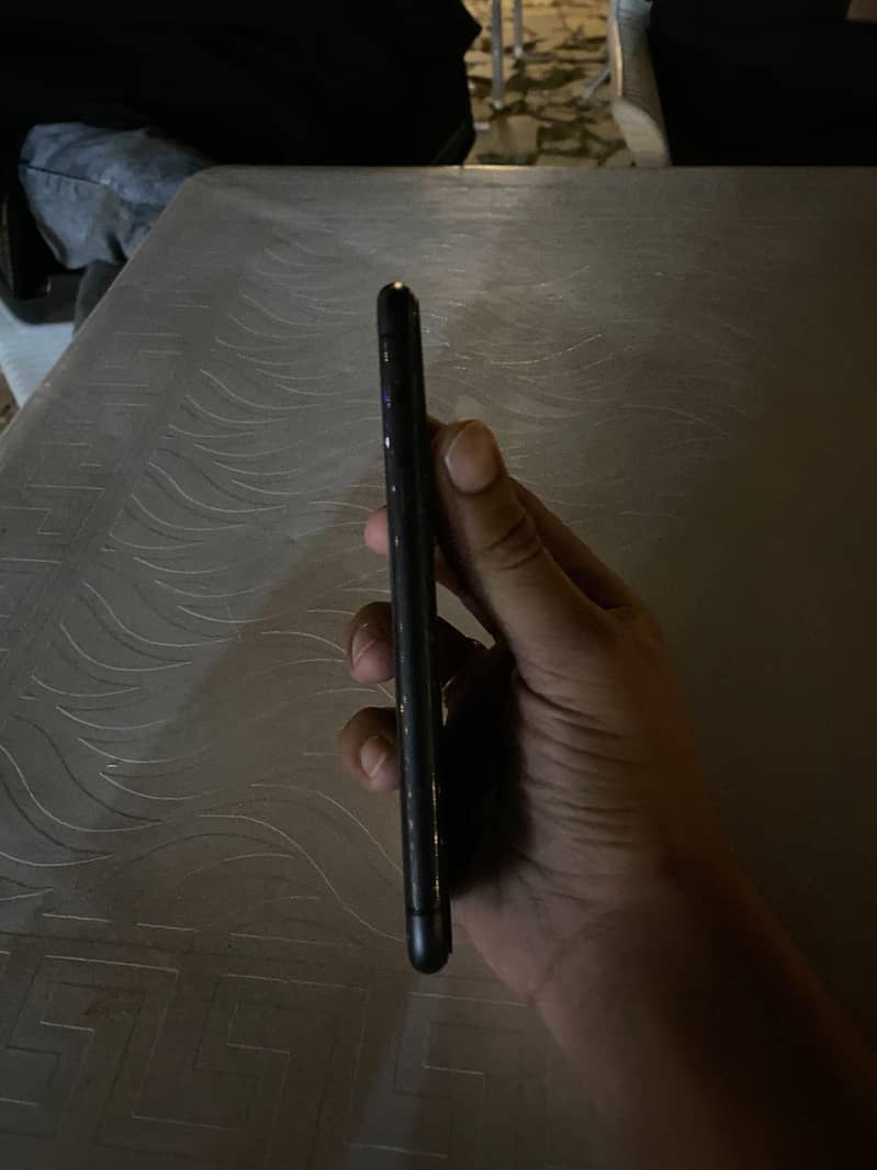 Apple iPhone 11 7