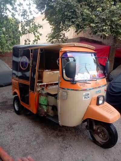 SIWA RICKSHAW ( 2021 ) PERFECT CONDITION ,NO WORK REQUIRED