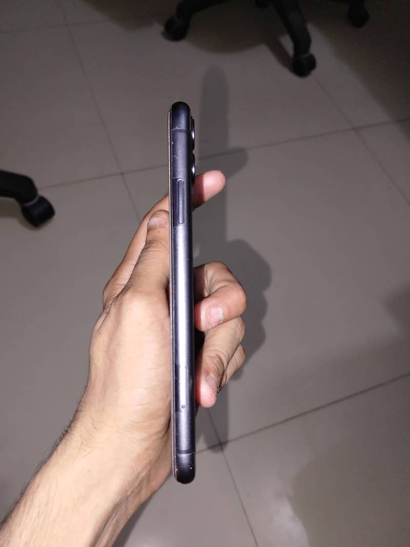 Apple iPhone 11 3