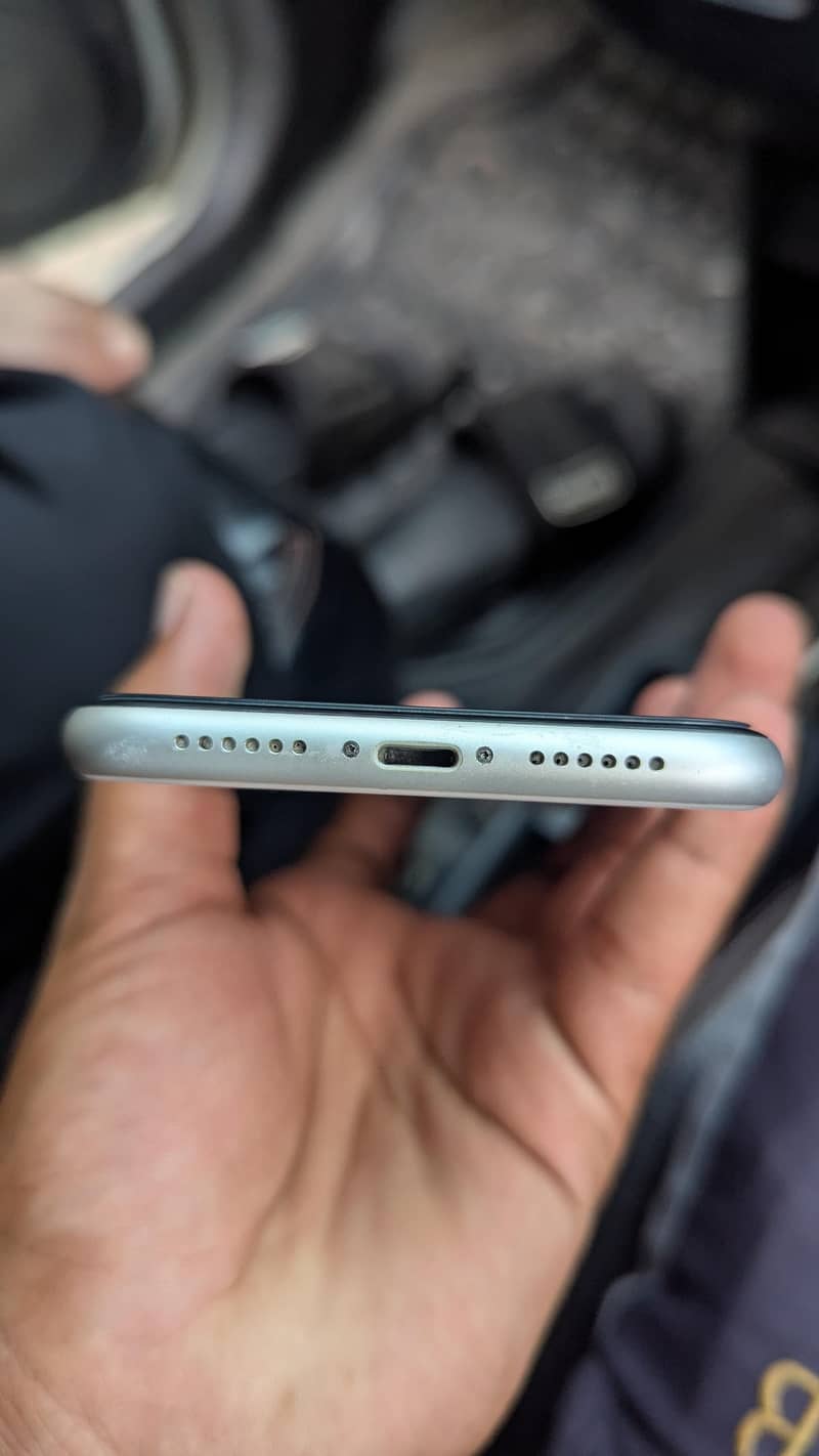 Apple iPhone 11 3