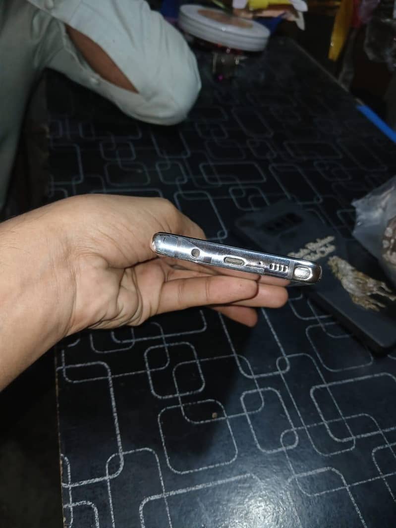 Samsung Mobile Note 8 6