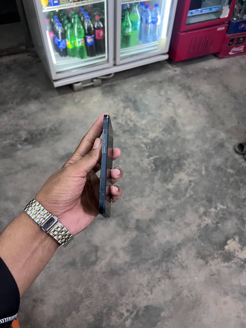 Apple iPhone 13 3