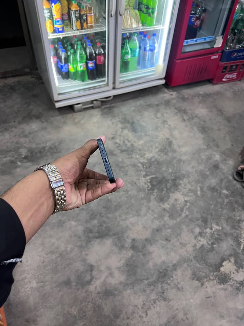 Apple iPhone 13 4