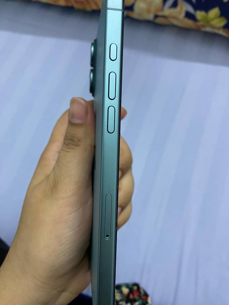 Apple iPhone 16 Plus 4