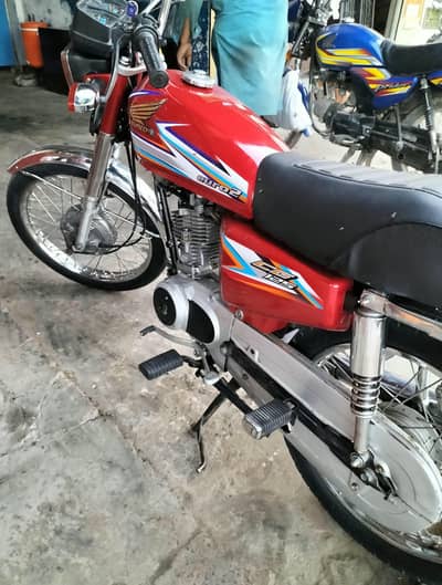 hnonda cg125 2016 model all Punjab register blkl 10by 10 condition ha