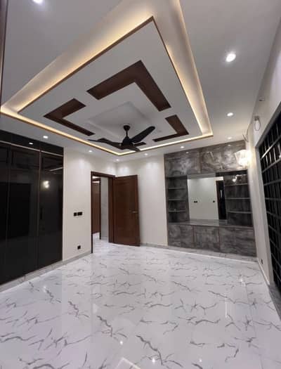1 kanal house lower portion almost brand new( contact on this number 03138399026)