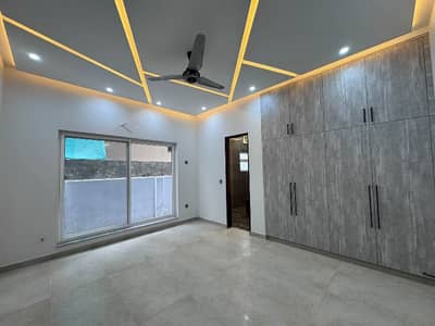 1 kinal like a new beautiful upper portion for rent (03254646946)