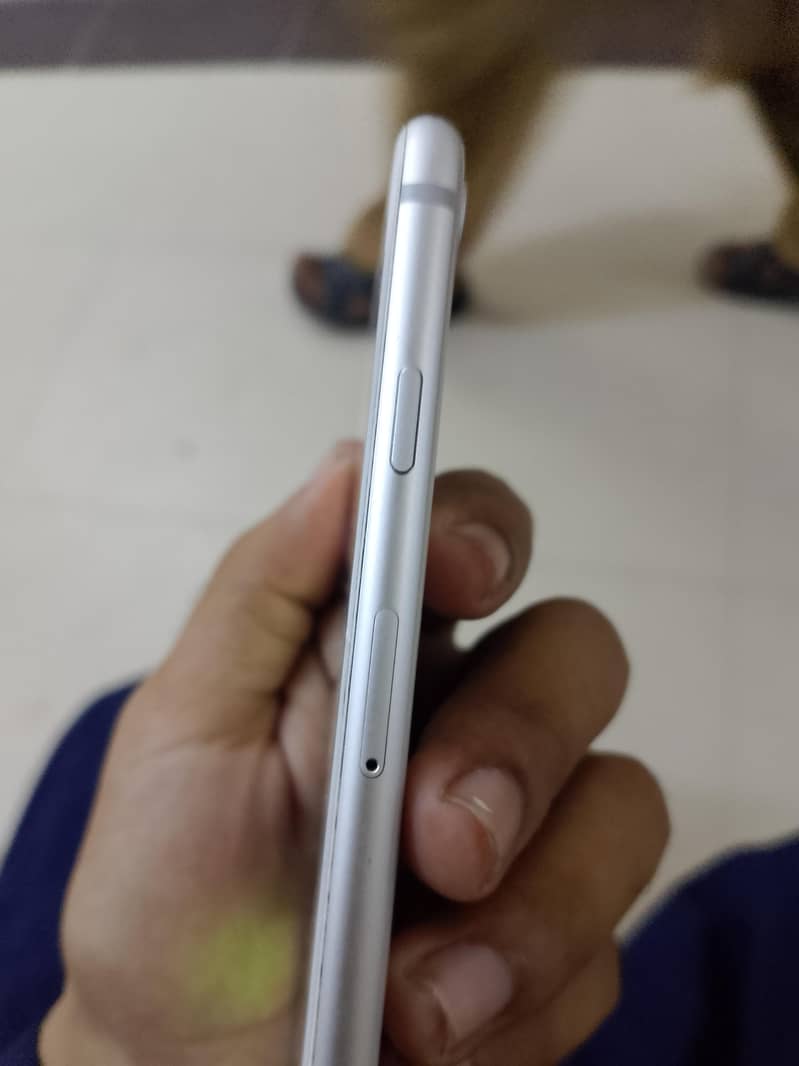 Apple iPhone 8 1