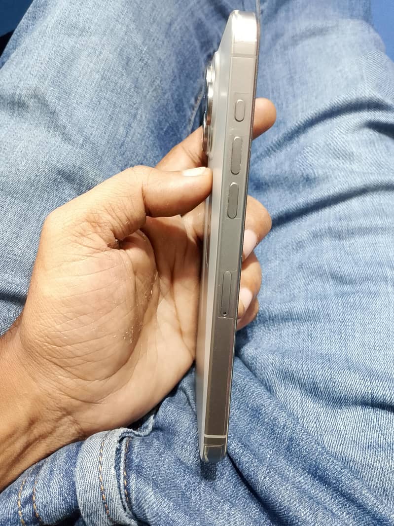 Apple iPhone 15 Pro Max 1