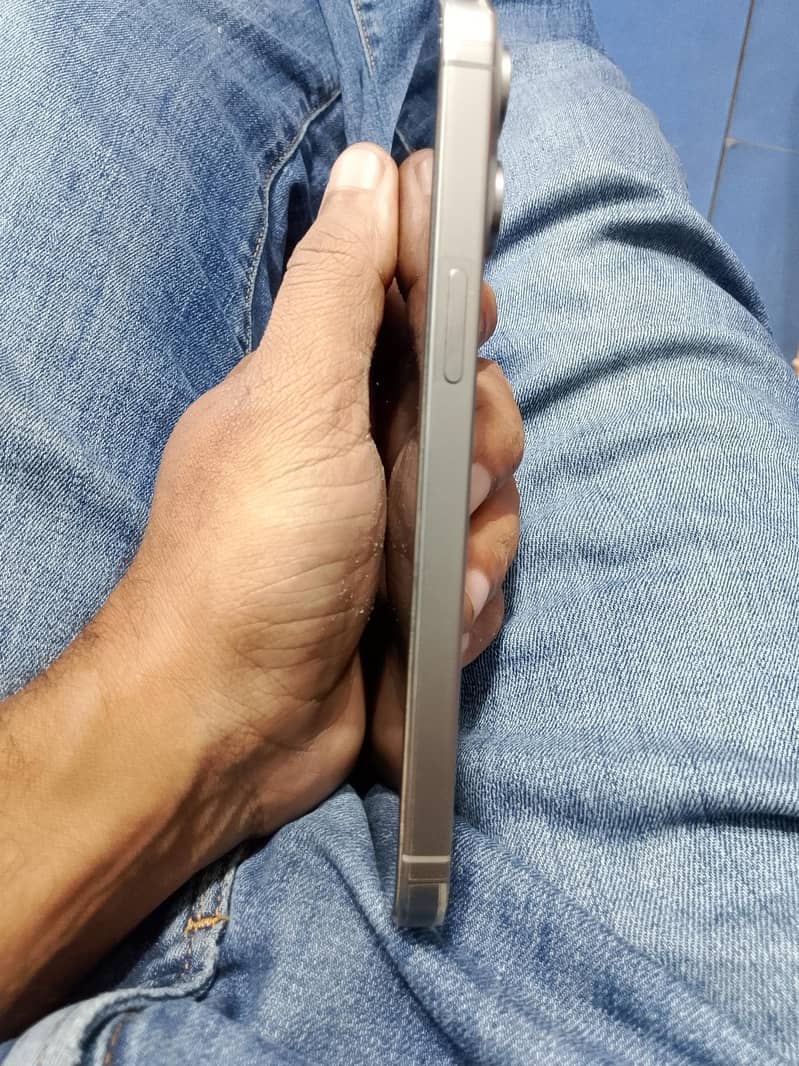Apple iPhone 15 Pro Max 2