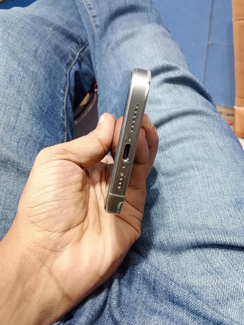 Apple iPhone 15 Pro Max 3