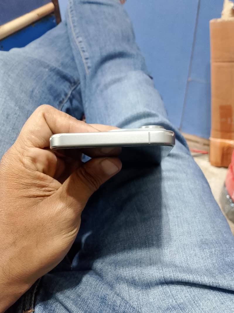 Apple iPhone 15 Pro Max 5