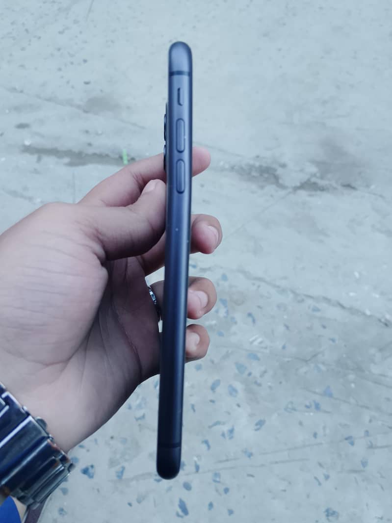 Apple iPhone 11 3