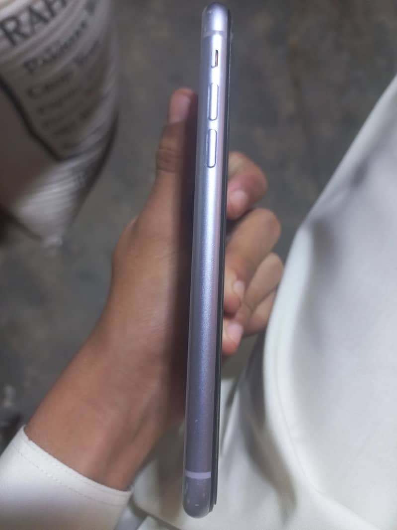 iPhone 11 3