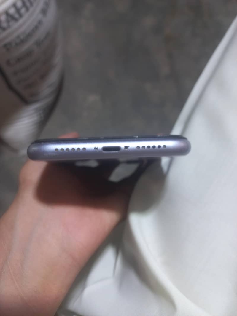 iPhone 11 5