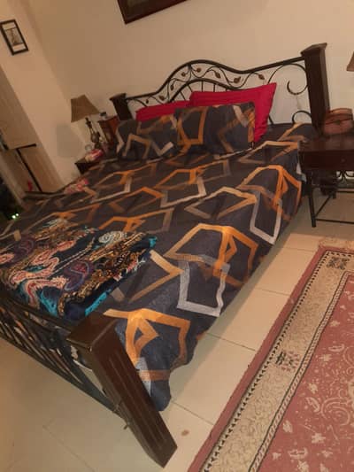 king Size Bed With 2 Side Tables