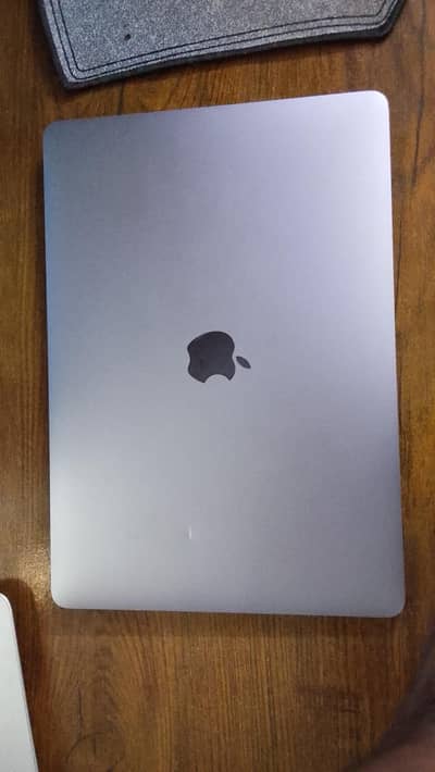 Apple Macbook Air (13. inch , Retina)