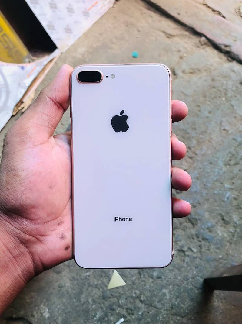 Apple iPhone 8 Plus 3