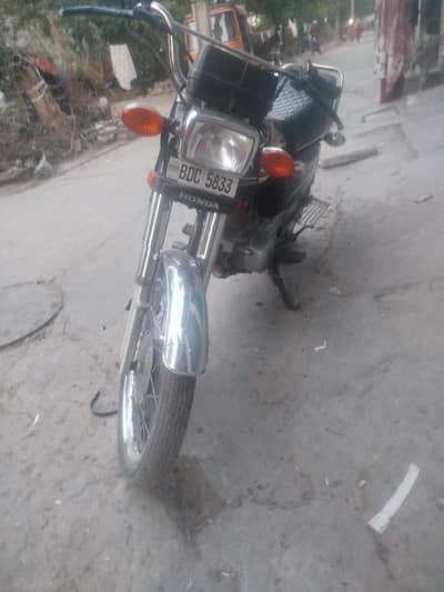 CDG honda 125 total geniune and very good condition urgent required.