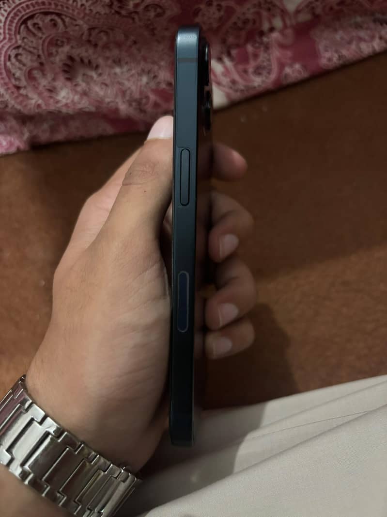 Apple iPhone 13 5