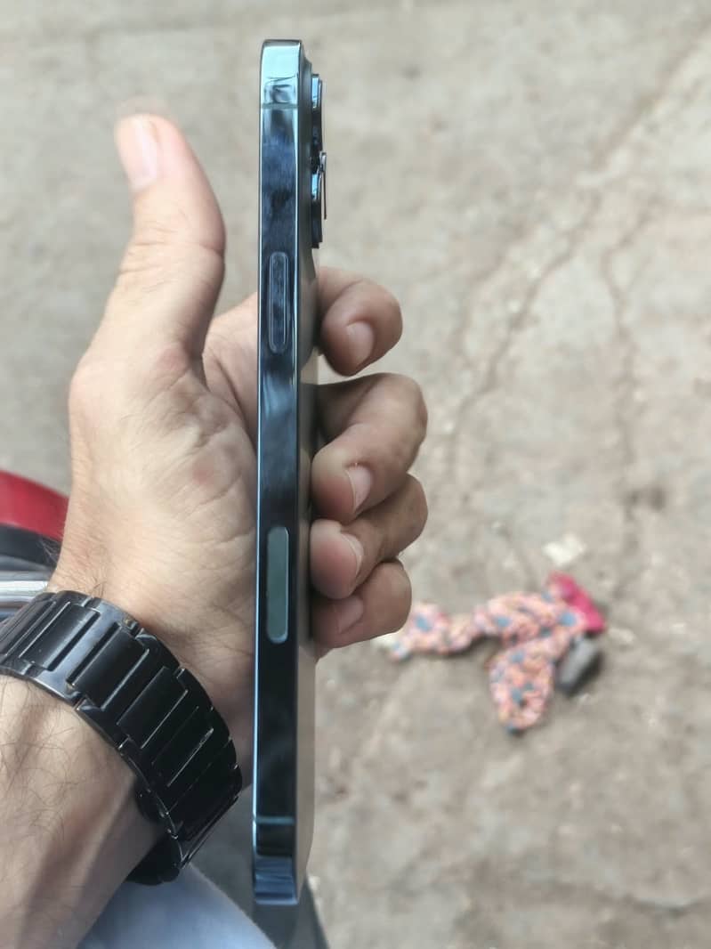 Apple iPhone 13 Pro Max 2