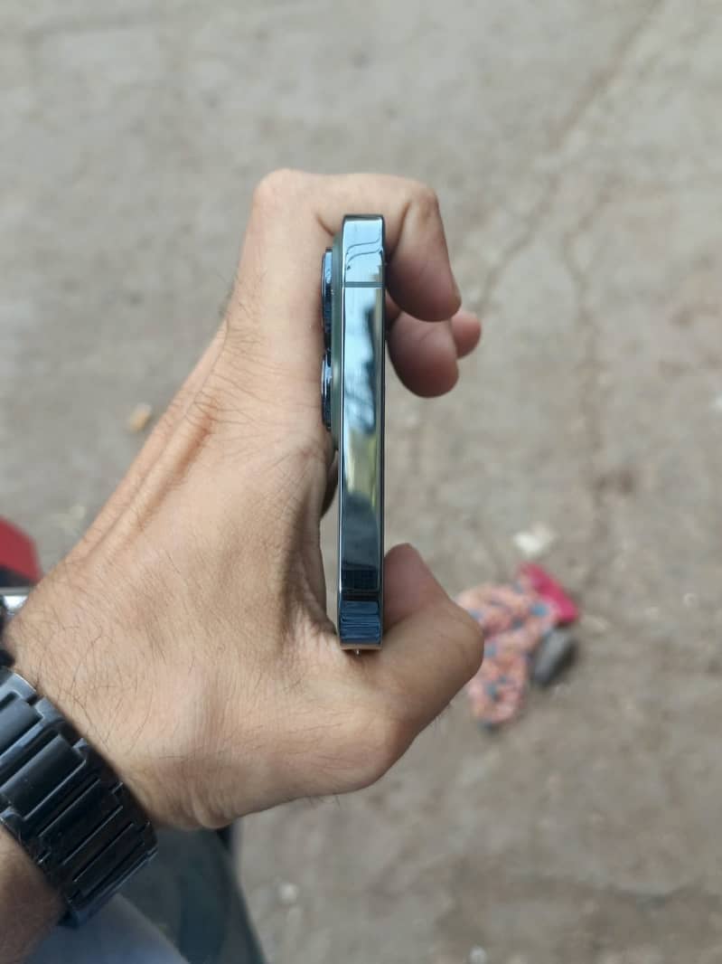 Apple iPhone 13 Pro Max 3