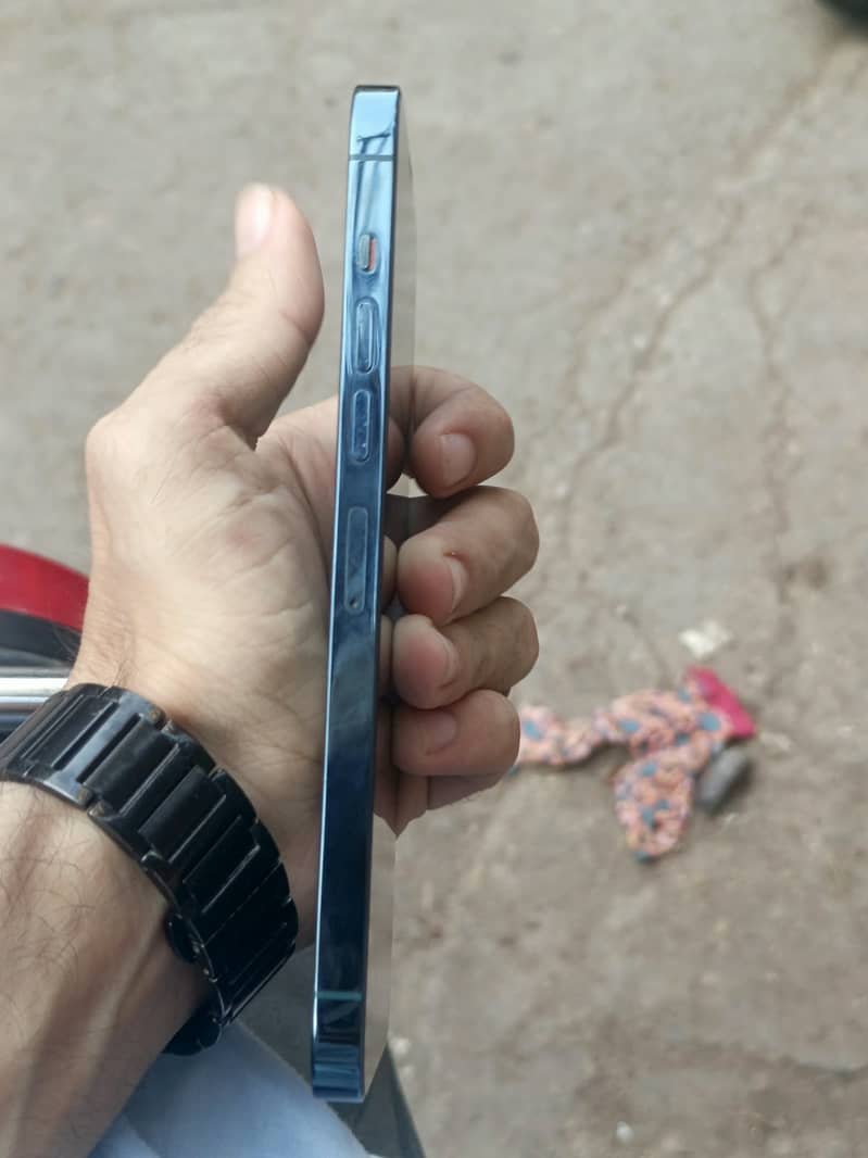 Apple iPhone 13 Pro Max 4