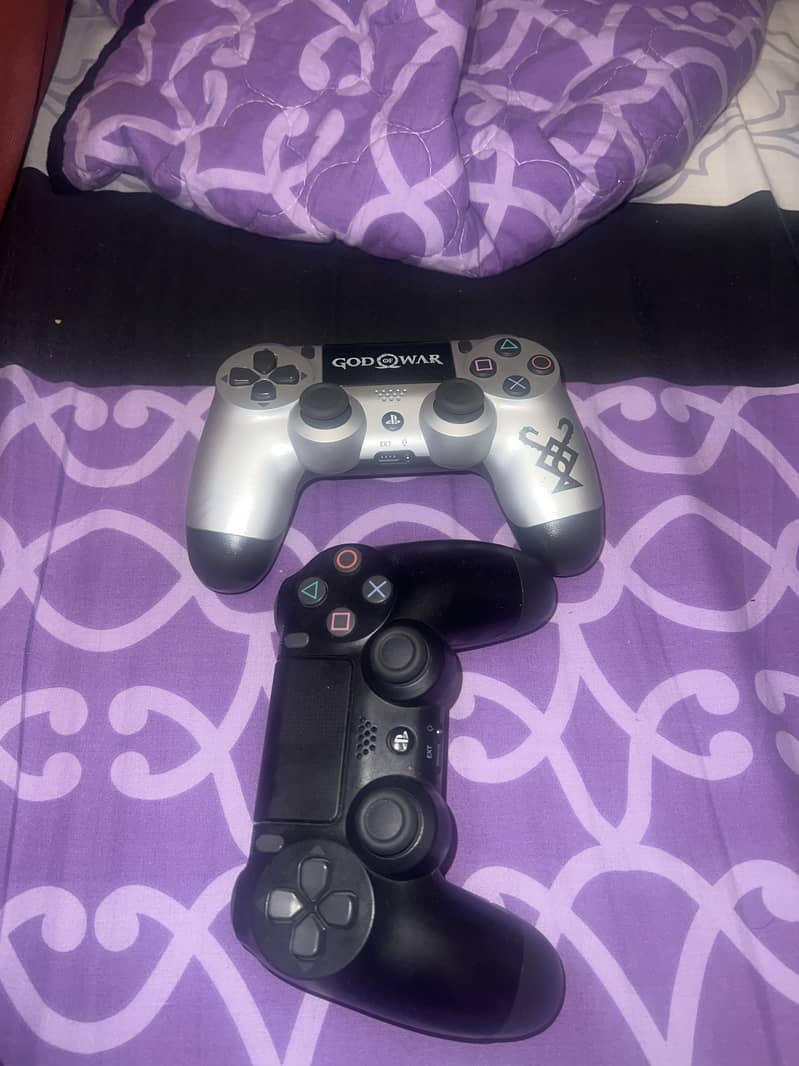 play station 4 controllers 0