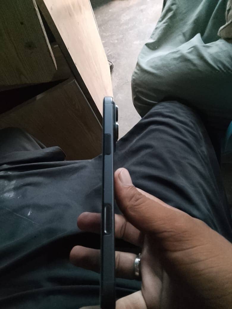 Apple iPhone 16 Pro Max 1