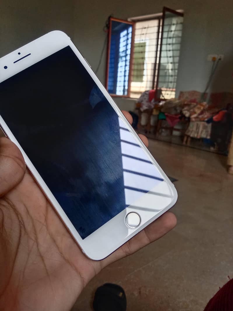 Apple iPhone 7 Plus 1