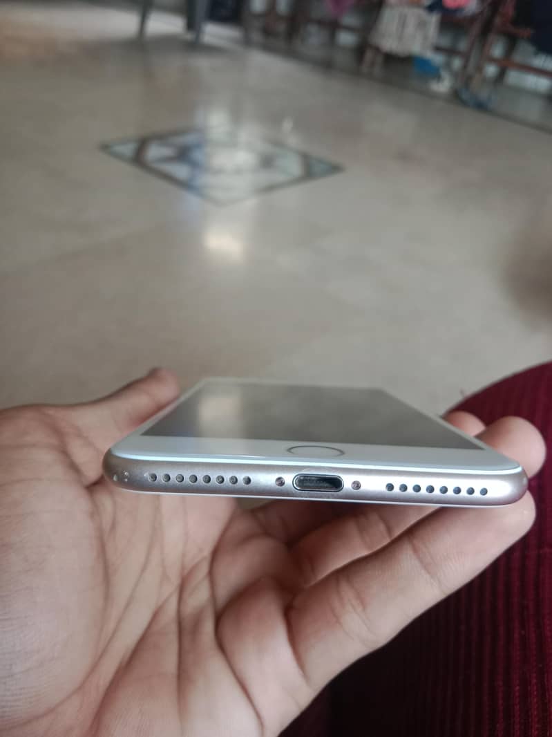 Apple iPhone 7 Plus 2